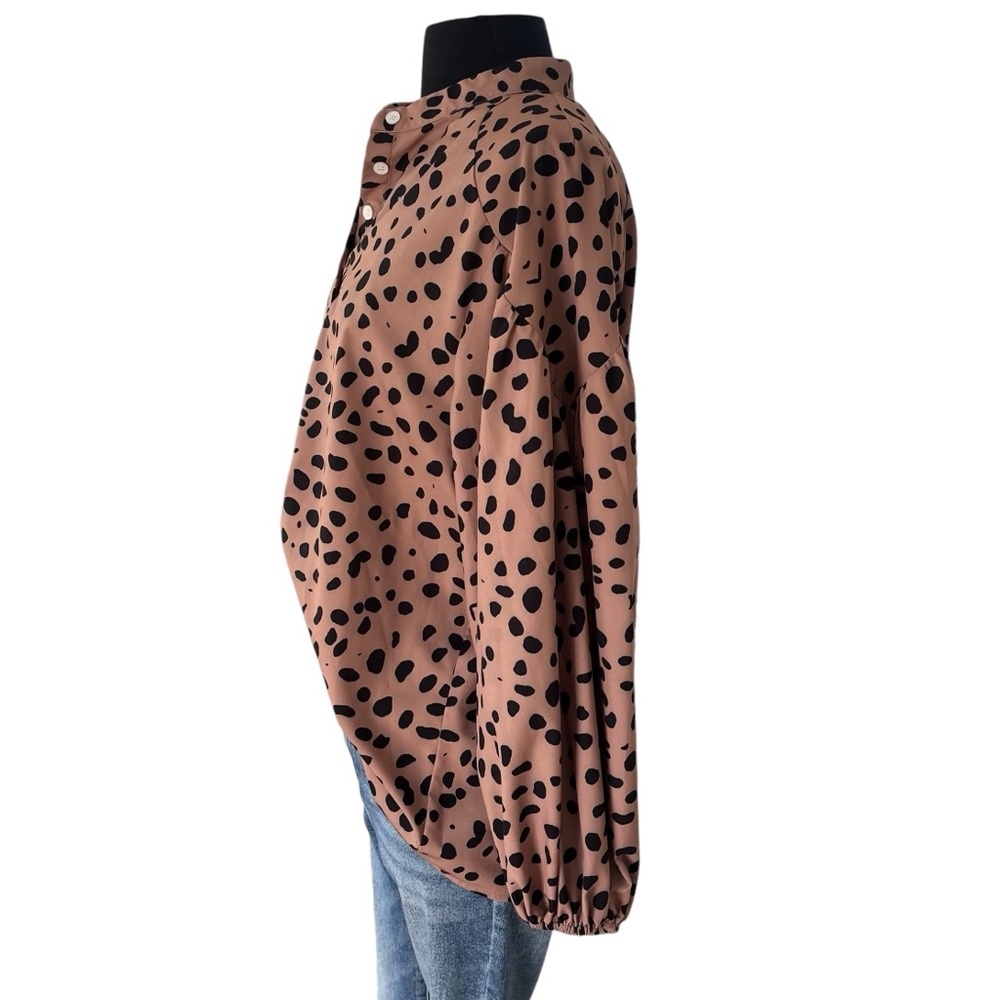 Tan and black cheetah print puff sleeve button down satin blouse M - Picture 5 of 11